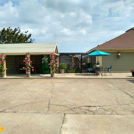 Southern Comfort Suites Mayfield エクステリア 写真