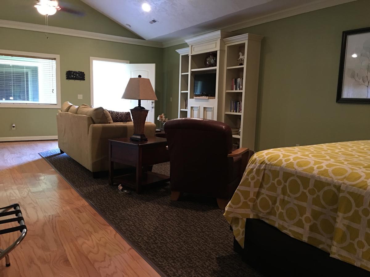 Southern Comfort Suites Mayfield エクステリア 写真